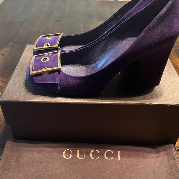 Gucci shoes size 9 ( euro 39) gently worn. Come with dust bags and box. - Picture 7 of 7